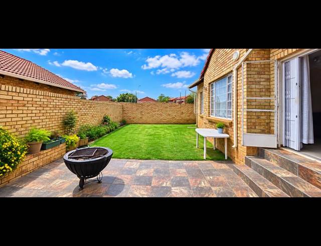 2 BEDROOM TOWNHOUSE FOR SALE IN THE REEDS